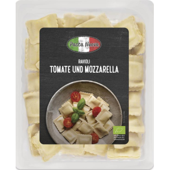Ravioli pizzaiola mit Tomate und Mozzarella, Pasta Nuova