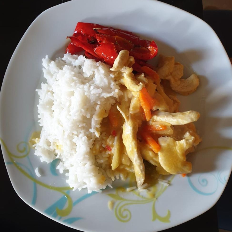 Gegrillte Paprika mit Curry und Reis